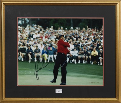 Lot 1563 - TIGER WOODS 1997 MASTERS SIGNED PHOTOGRAPH