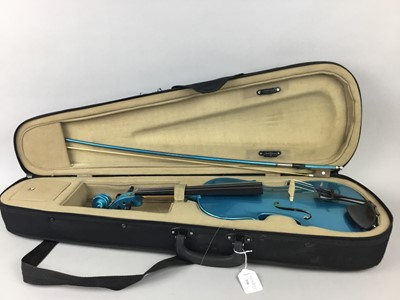 Lot 116 - A CHINESE GLITTER BLUE PAINTED VIOLIN WITH BOW AND CASE