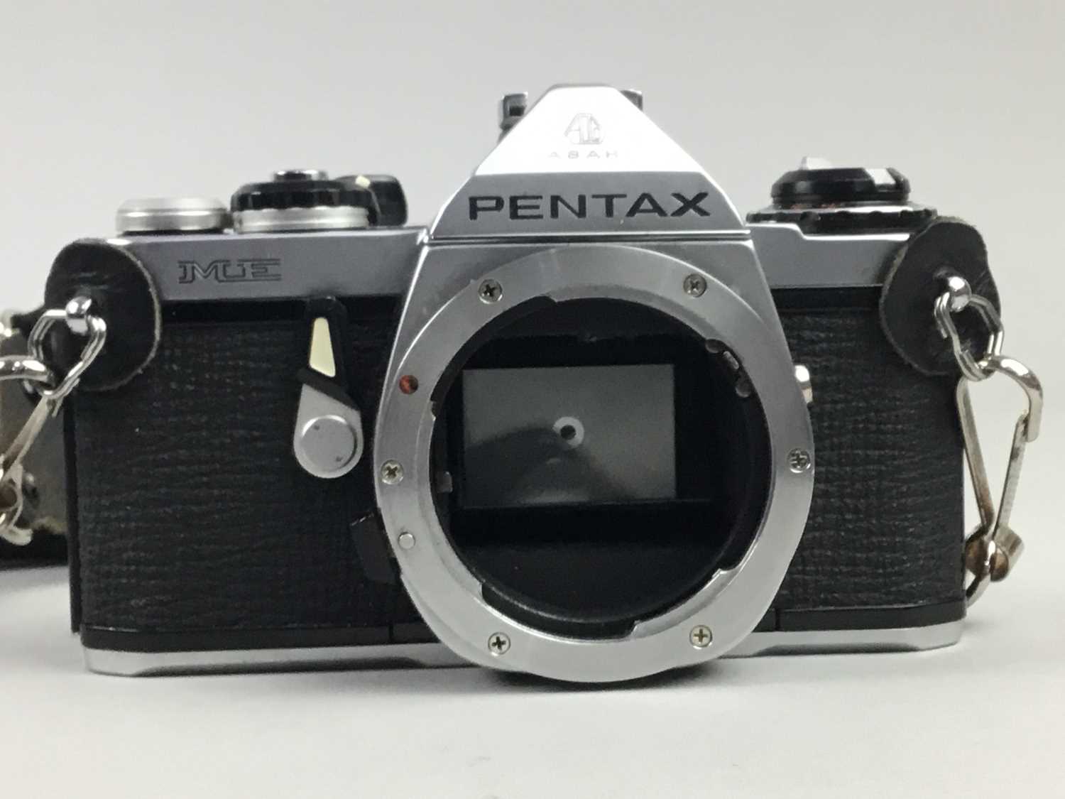 Lot 180 - A PENTAX ME SLR CAMERA WITH ACCESSORIES