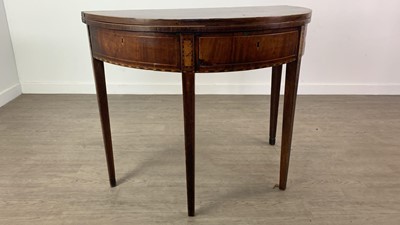 Lot 251 - AN EARLY 19TH CENTURY MAHOGANY TEA TABLE