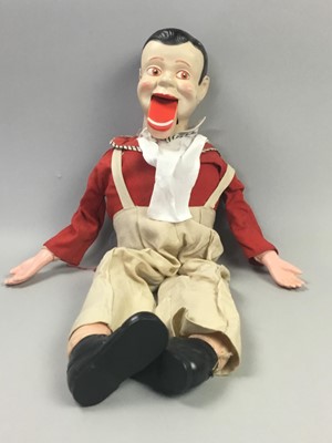 Lot 125 - AN 'ARCHIE ANDREWS' VENTRILOQUIST DUMMY, A VINTAGE DONALD DUCK PLUSH AND VARIOUS GAMES