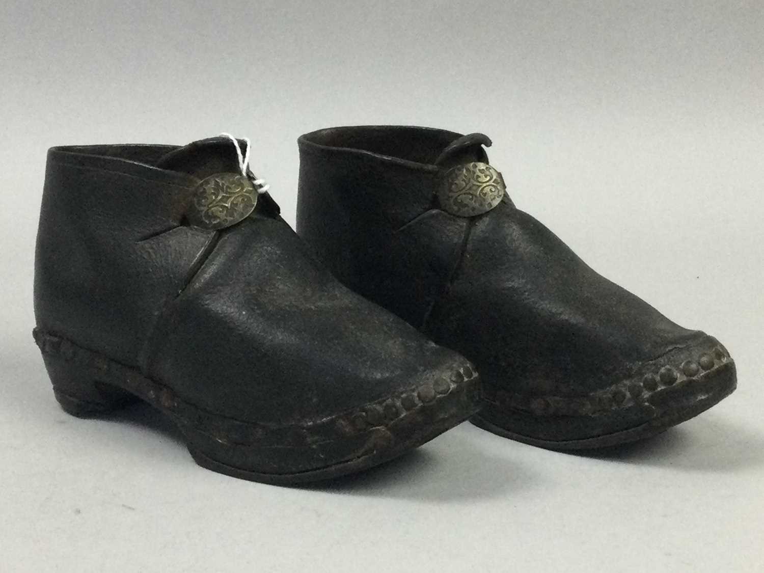 Lot 55 - A PAIR OF 19TH CENTURY SCOTTISH CHILDREN'S SHOES