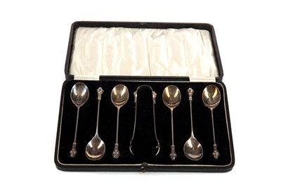 Lot 195 - A GEORGE V SILVER CASED SET OF TEASPOONS AND SUGAR TONGS