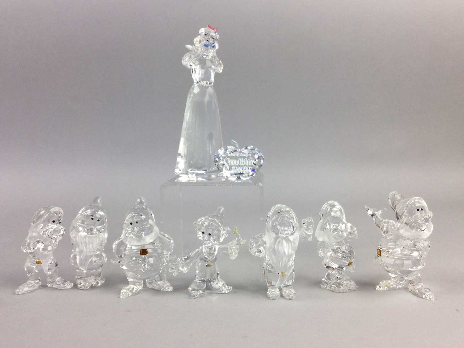 Lot 137 - A SWAROVSKI GROUP OF SNOW WHITE AND THE SEVEN DWARVES