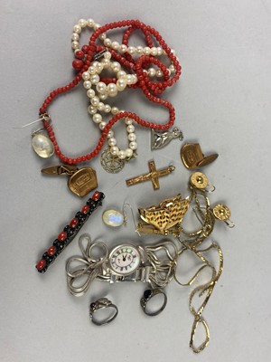Lot 153 - A CORAL NECKLACE, PEARL NECKLACE AND OTHER ITEMS