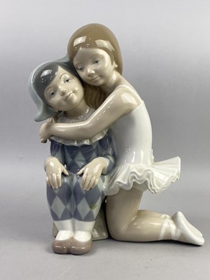 Lot 269 - A LLADRO GROUP OF A HARLEQUIN AND BALLERINA