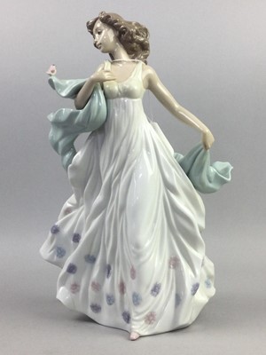 Lot 270 - A LLADRO FIGURE OF SUMMER SERENADE