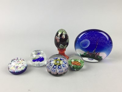 Lot 33 - A COLLECTION OF FOURTEEN PAPERWEIGHTS AND A PIN DISH