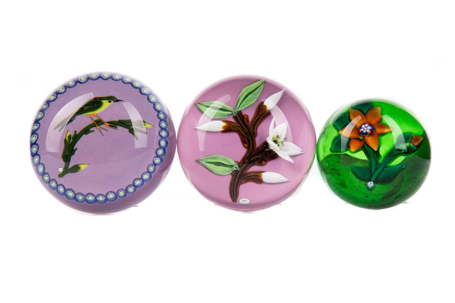 Lot 447 - WILLIAM MANSON GLASS PAPERWEIGHT