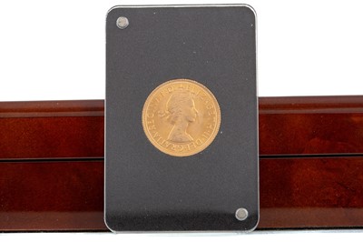 Lot 104 - AN ELIZABETH II GOLD SOVEREIGN DATED 1966