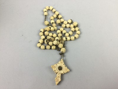 Lot 299 - A COLLECTION OF COSTUME JEWELLERY