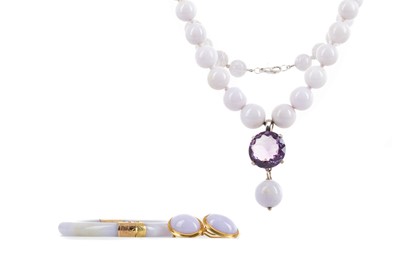 Lot 437 - A LAVENDER JADE NECKLACE, BANGLE AND PAIR OF EARRINGS