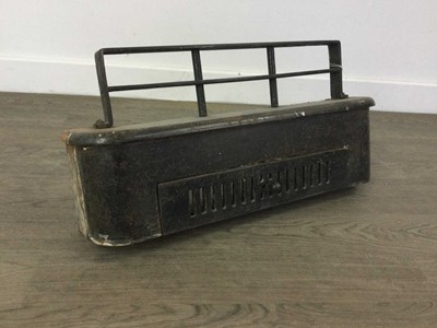 Lot 300 - GLASGOW HISTORY - CAST IRON FIRE GRATE FROM THE WILLOW TEA ROOMS