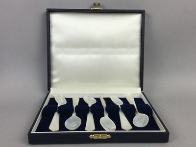 Lot 305 - A CASED SET OF MOTHER OF PEARL SPOONS AND A SILVER EGG CUP AND SPOON