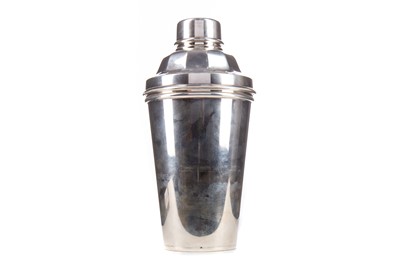 Lot 207 - AN EARLY 20TH CENTURY SILVER PLATED COCKTAIL SHAKER