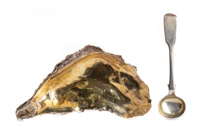 Lot 208 - A CONTEMPORARY SILVER AND PARCEL GILT OYSTER-SHELL SALT CELLAR