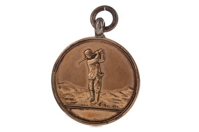 Lot 1587 - THE ARTISAN GOLFERS ASSOCIATION ANNUAL CLUB COMPETITION SILVER AND PARCEL GILT MEDAL, 1934