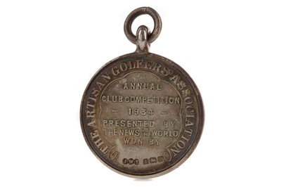 Lot 1587 - THE ARTISAN GOLFERS ASSOCIATION ANNUAL CLUB COMPETITION SILVER AND PARCEL GILT MEDAL, 1934