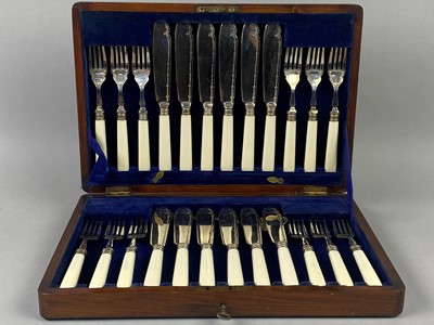 Lot 406 - A LOT OF TWO OAK CANTEENS OF CUTLERY AND OTHER SPOONS