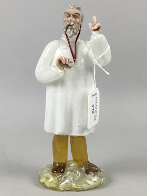 Lot 372 - A MURANO GLASS FIGURE OF A DOCTOR