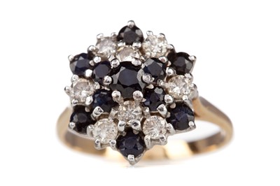 Lot 467 - A SAPPHIRE AND DIAMOND CLUSTER RING