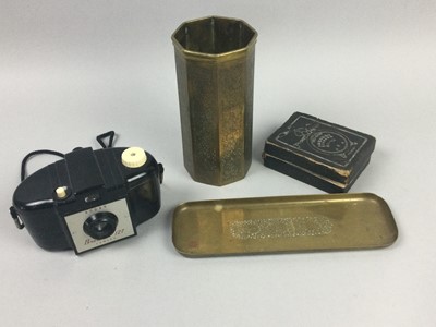 Lot 71 - A BROWNIE 127 CAMERA, ALONG WITH OTHER ITEMS