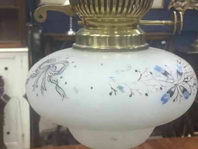 Lot 36 - A VICTORIAN FROSTED GLASS OIL LAMP