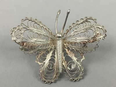 Lot 33 - A COLLECTION OF VICTORIAN AND LATER BROOCHES