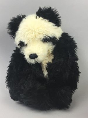 Lot 124 - A LOT OF TWO CHARLIE BEAR HAND PUPPETS AND TWO TEDDY BEARS