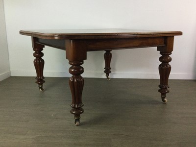 Lot 209 - A VICTORIAN MAHOGANY EXTENDING DINING TABLE AND CHAIRS