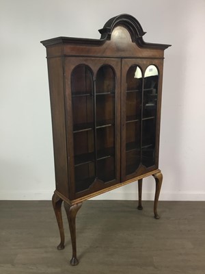 Lot 213 - A MAHOGANY BOOKCASE