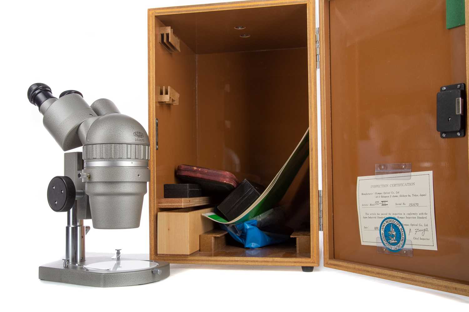 Lot 622 - AN OLYMPUS MODEL SZ-III ZOOM STEREO MICROSCOPE ALONG WITH A BLOOD COUNTING KIT