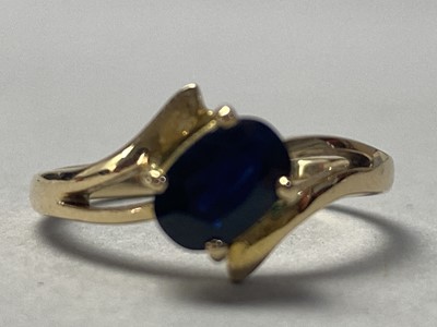 Lot 120A - A SAPPHIRE DRESS RING AND EAR STUDS