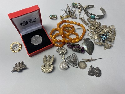 Lot 160 - A LOT OF VARIOUS JEWELLERY