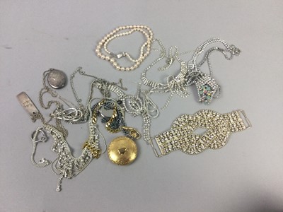Lot 70 - A GROUP OF COSTUME JEWELLERY