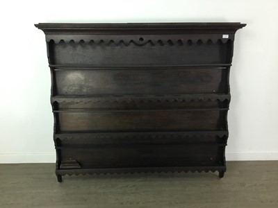 Lot 257 - AN OAK DRESSER BACK PLATE RACK