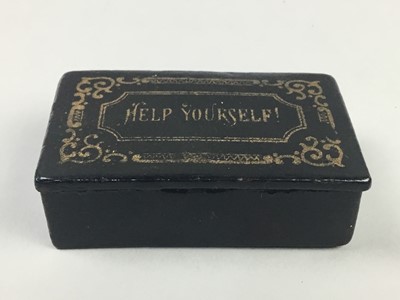 Lot 335 - A VICTORIAN PAPIER MACHE SNUFF BOX