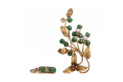 Lot 1111 - A GREEN HARDSTONE RING AND A BROOCH