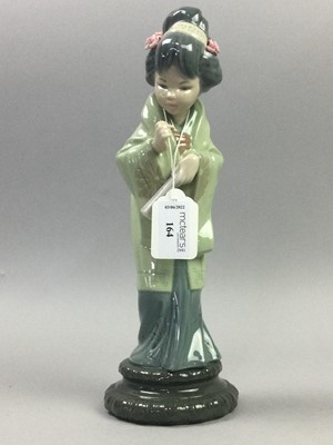 Lot 377 - A LLADRO FIGURE OF A FEMALE IN KIMONO