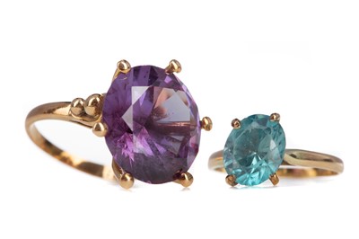 Lot 1173 - TWO COCKTAIL RINGS