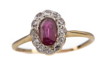 Lot 1176 - A RUBY AND DIAMOND RING