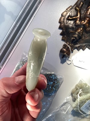 Lot 1050 - A CHINESE PALE CELADON JADE SNUFF BOTTLE