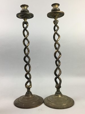 Lot 509 - A PAIR OF BRASS CANDLESTICKS AND OTHER ITEMS