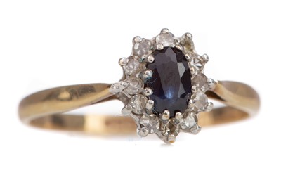 Lot 1123 - A SAPPHIRE AND DIAMOND CLUSTER RING