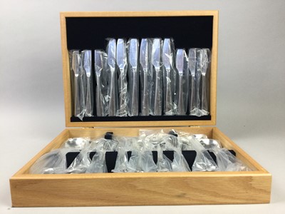 Lot 176 - A SUITE OF MODERN TABLE APPOINTMENTS