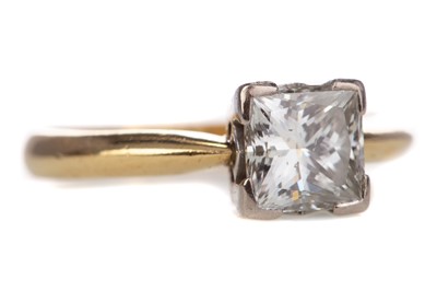 Lot 686 - A CERTIFICATED DIAMOND SOLITAIRE RING