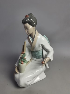 Lot 267 - A NAO FIGURE OF A GEISHA AND OTHER FIGURES