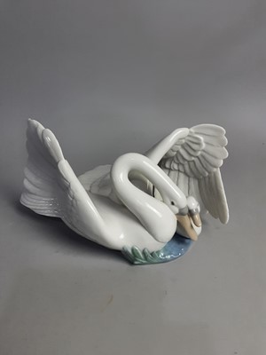 Lot 286 - A NAO FIGURE GROUP AND OTHER CERAMICS