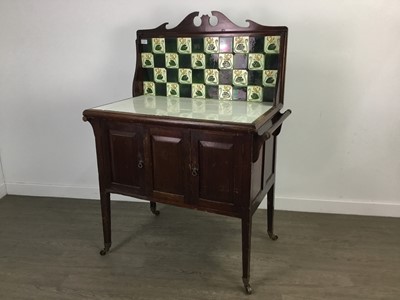 Lot 291 - A VICTORIAN WASH STAND