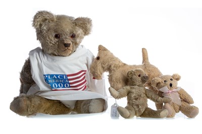 Lot 1169 - A SMALL PLUSH TEDDY BEAR AND OTHERS